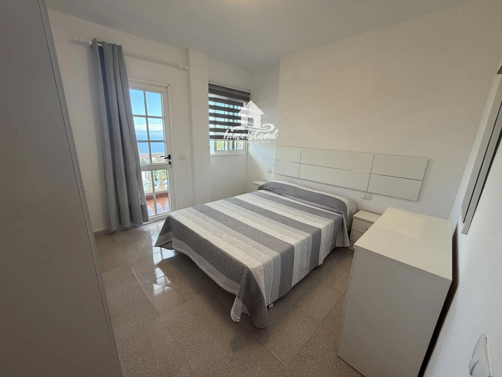 Piso de 2 habitaciones en Guía de Isora en alquiler - 950 € (Ref: 10073086)