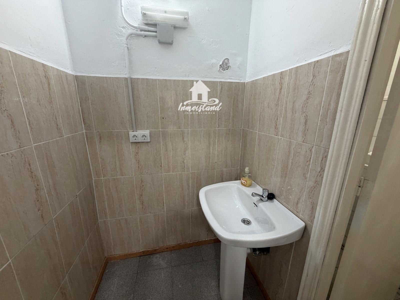 Komercyjne do wynajęcia w Armenime - 550 € (Ref: 10136597)