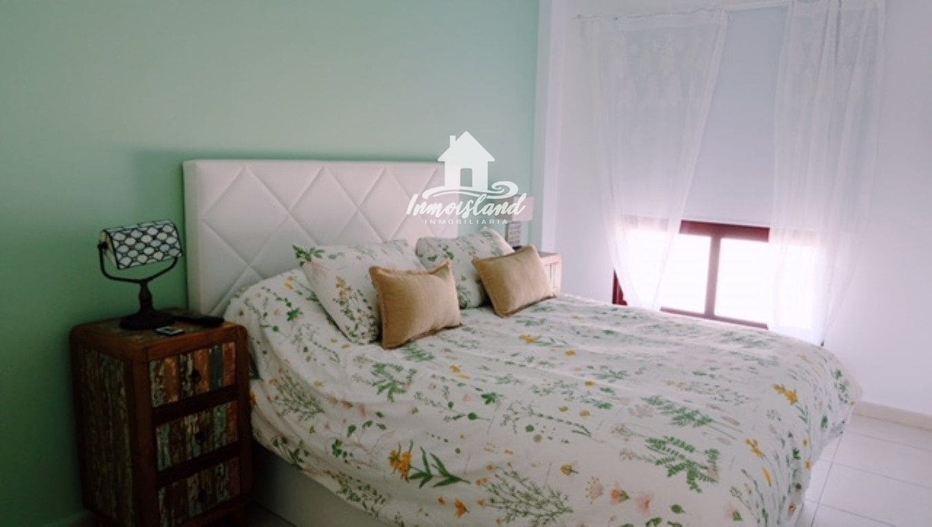 2 bedroom Flat for rent in El Medano with garage - € 1,350 (Ref: 5274799)