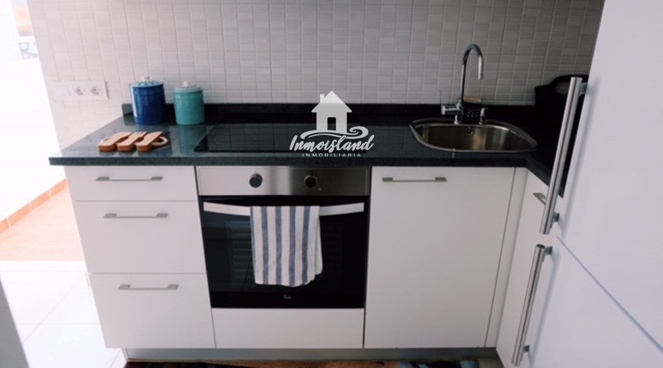 2 bedroom Flat for rent in El Medano with garage - € 1,350 (Ref: 5274799)