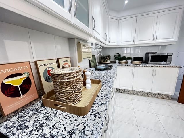 3 slaapkamer Flat te huur in Playa Paraiso, Adeje met zwembad - € 2.600 (Ref: 7723938)