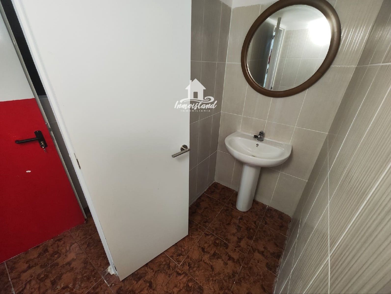 Erhverv til salg i Alcala med garage - € 700.000 (Ref: 8228968)