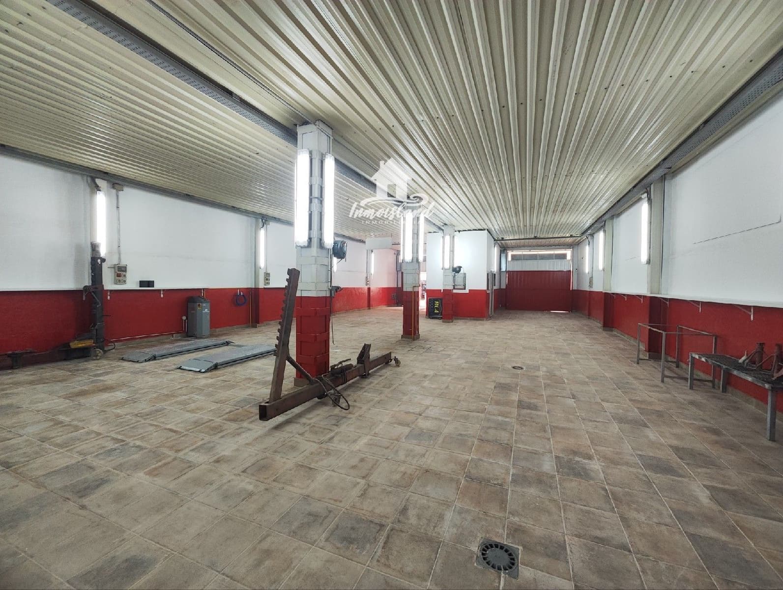 Local Commercial à louer à Alcala avec garage - 4 000 € (Ref: 8232978)