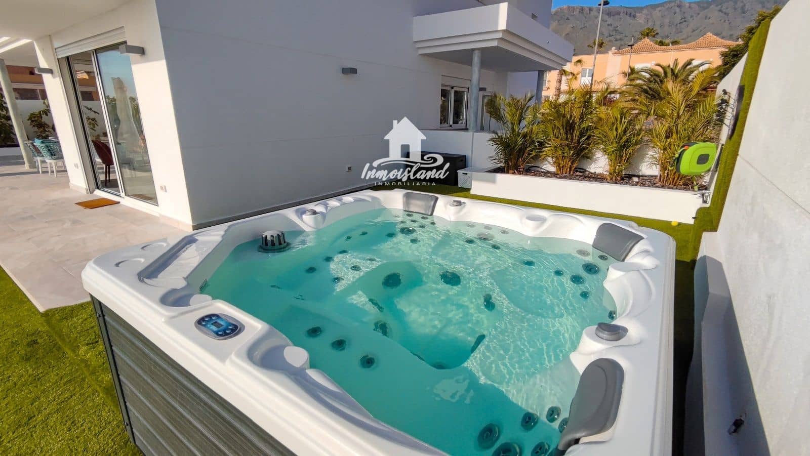 4 soveværelse Villa til leje i Adeje med swimmingpool - € 8.000 (Ref: 8242444)