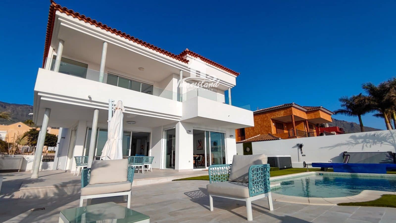 4 soveværelse Villa til leje i Adeje med swimmingpool - € 8.000 (Ref: 8242444)