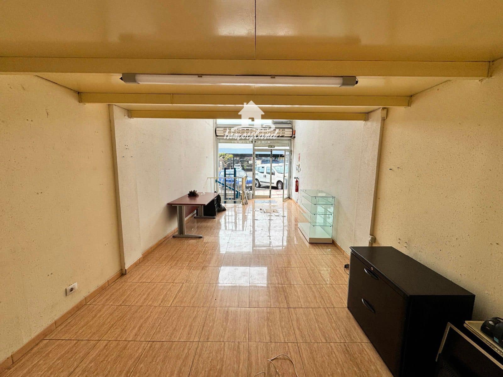 Commercial for sale in Adeje - € 165,000 (Ref: 8898098)