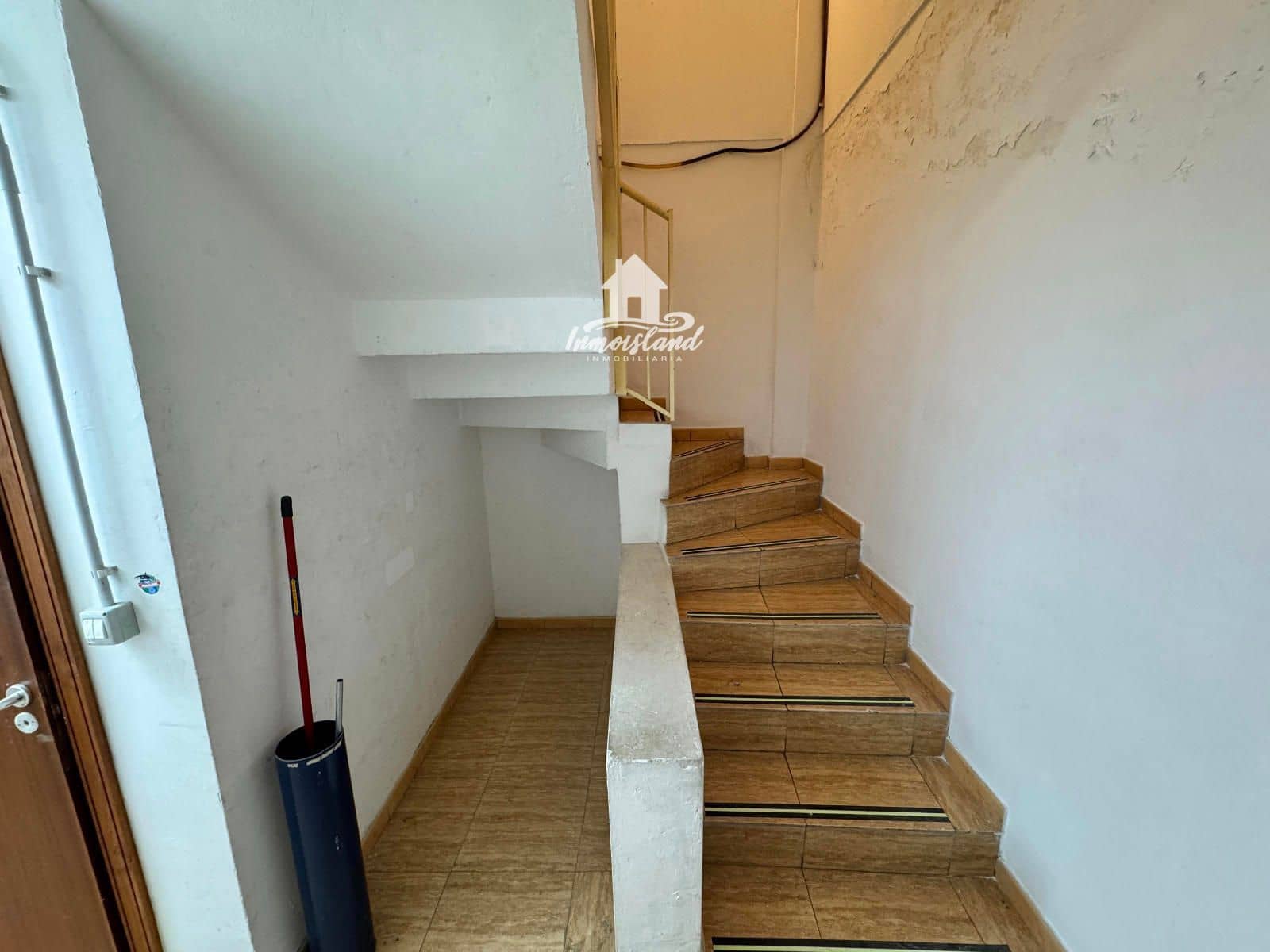 Commercial for sale in Adeje - € 165,000 (Ref: 8898098)