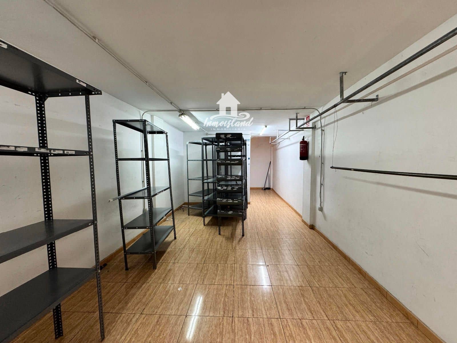 Commercial for sale in Adeje - € 165,000 (Ref: 8898098)