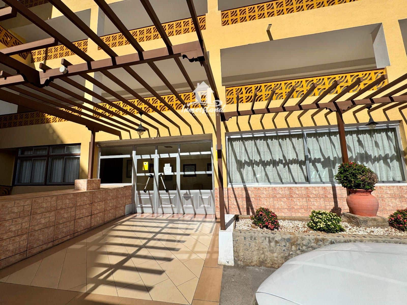 1 bedroom Flat for sale in Arona with pool - € 290,000 (Ref: 9263845)