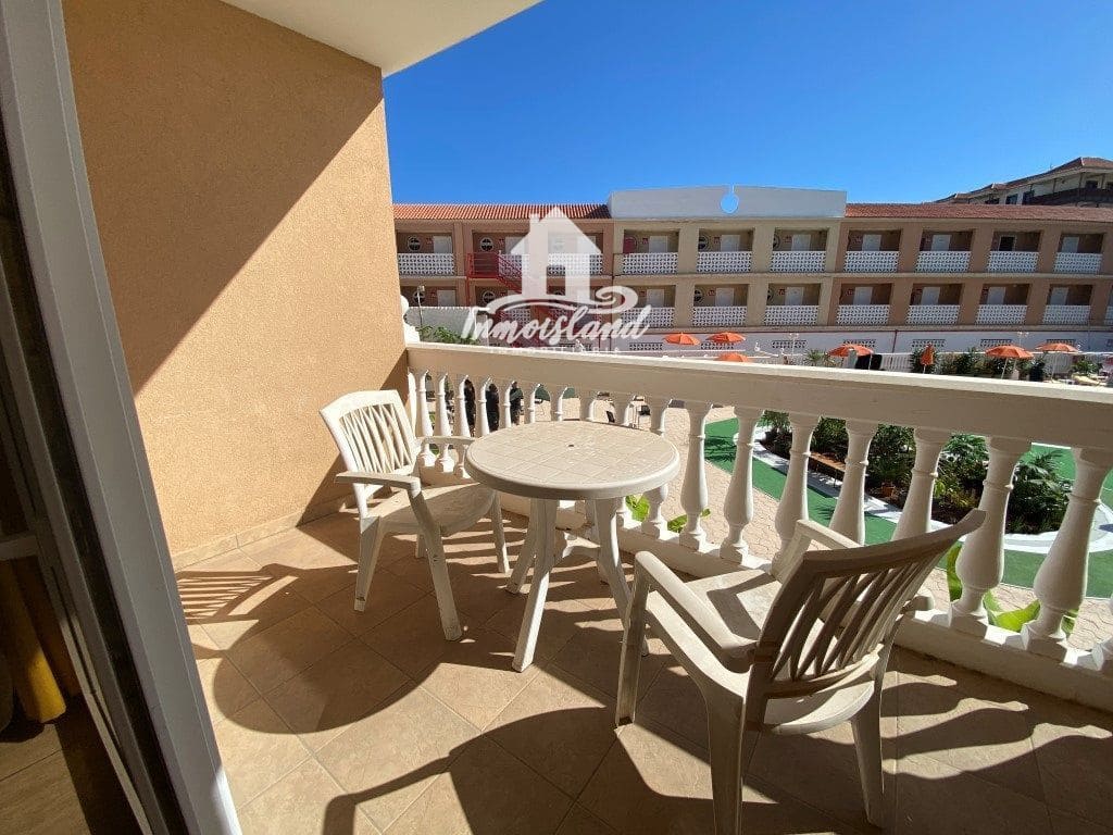 Flat for sale in Costa del Silencio with pool - € 146,000 (Ref: 9395353)