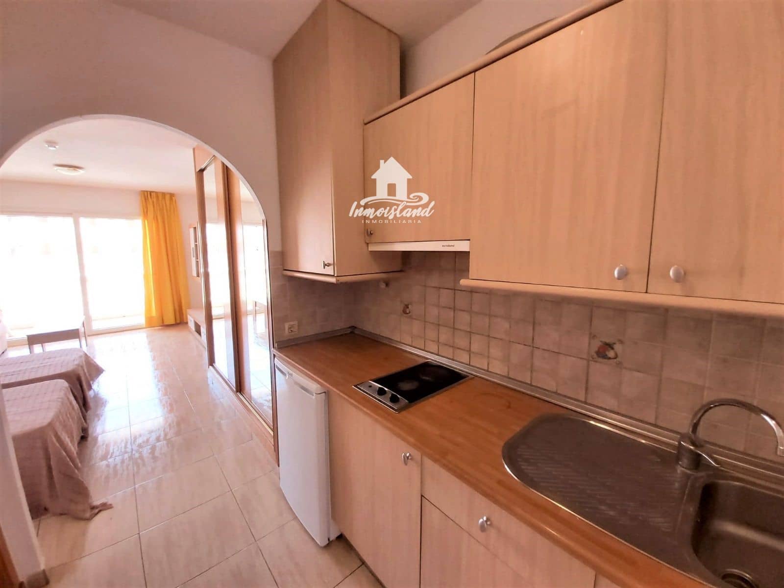 Flat for sale in Costa del Silencio with pool - € 146,000 (Ref: 9395353)