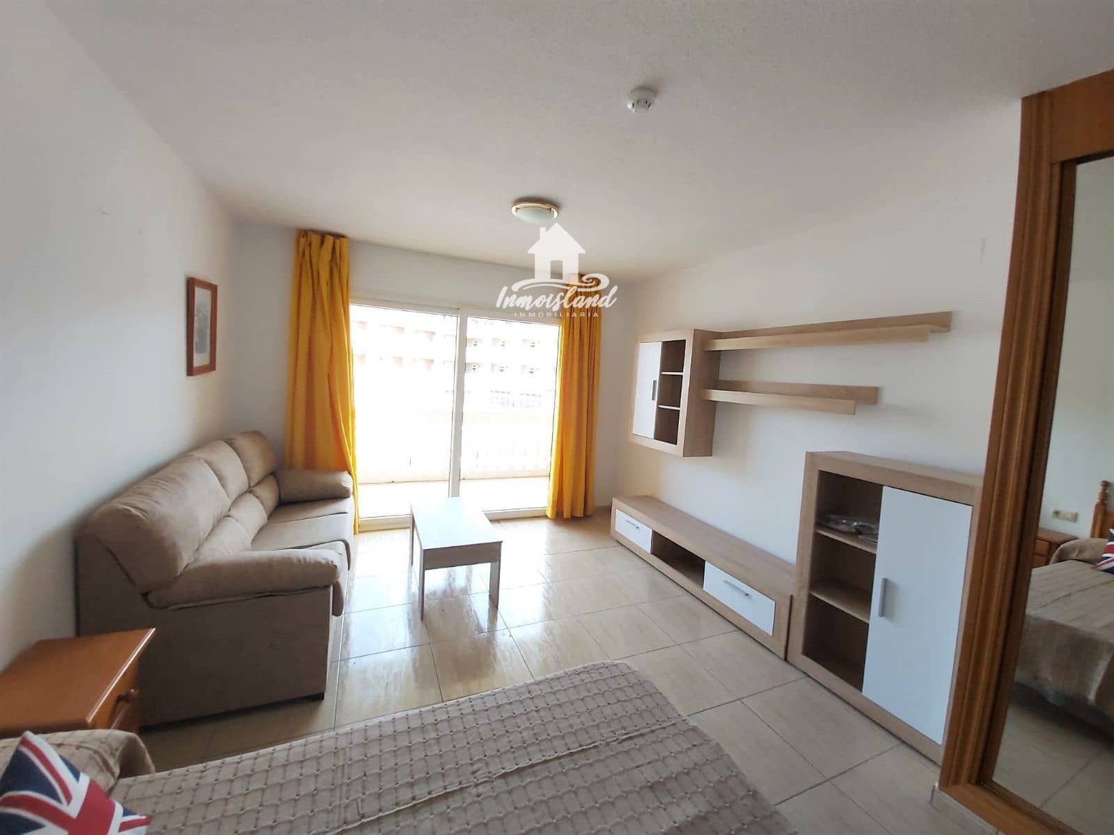 Flat for sale in Costa del Silencio with pool - € 146,000 (Ref: 9395353)