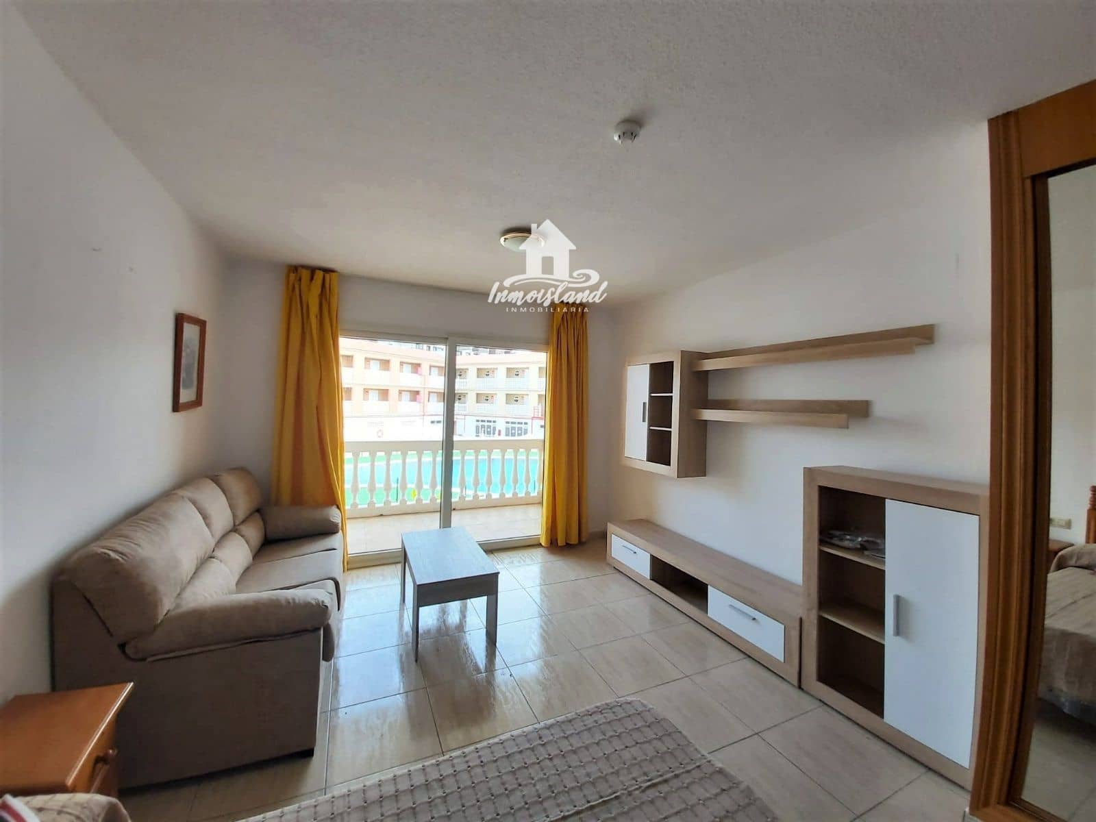 Flat for sale in Costa del Silencio with pool - € 146,000 (Ref: 9395353)