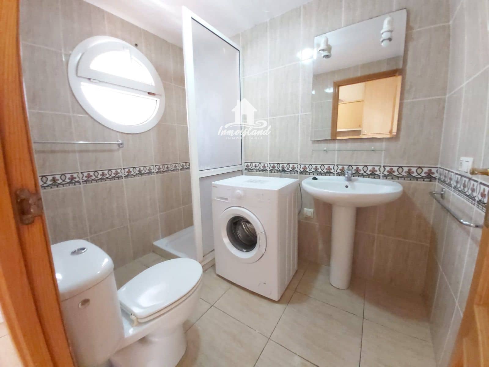 Flat for sale in Costa del Silencio with pool - € 146,000 (Ref: 9395353)