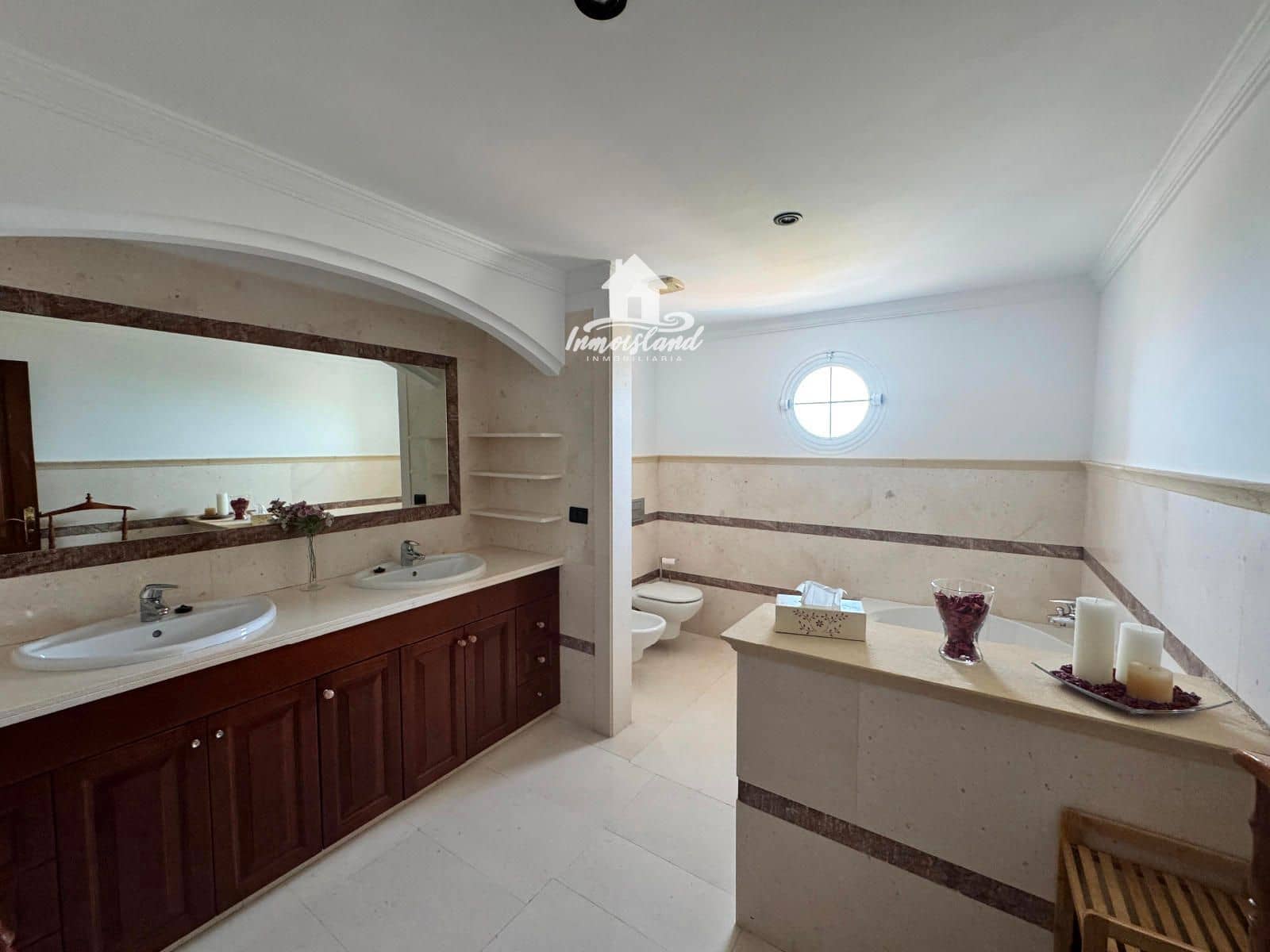 4 soveværelse Villa til salg i Adeje med swimmingpool garage - € 1.750.000 (Ref: 9409991)