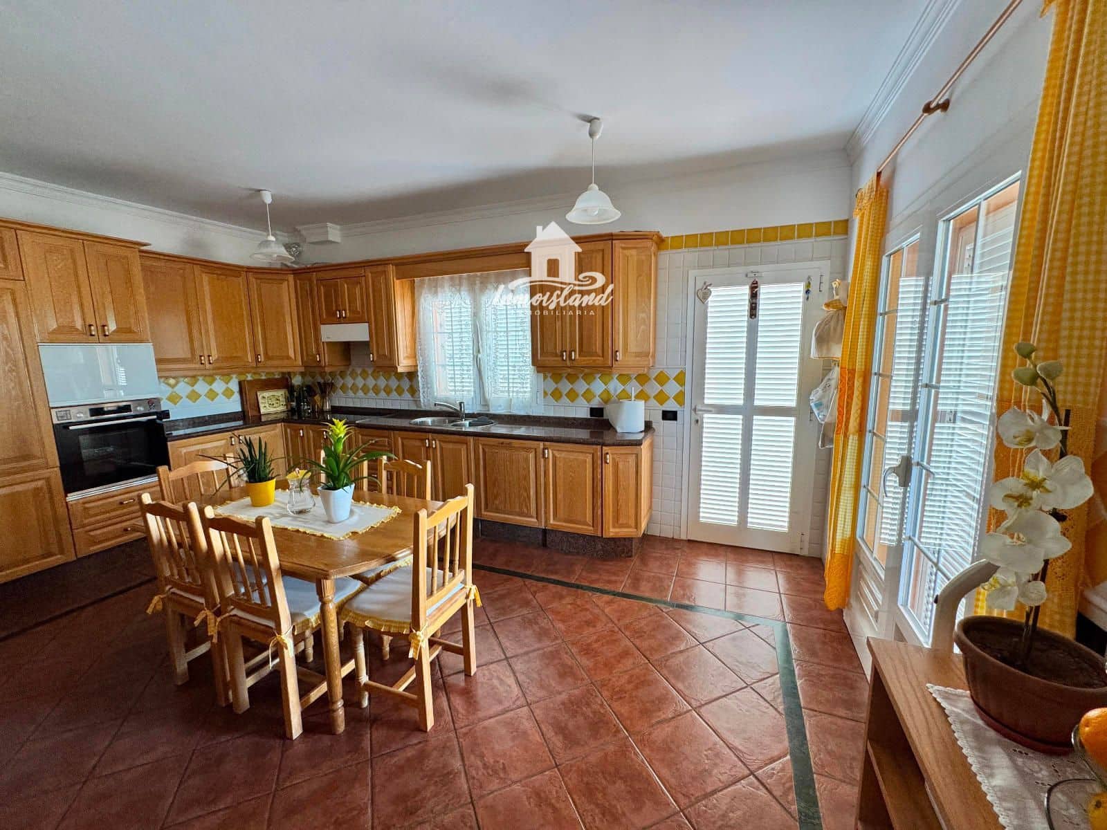 4 soveværelse Villa til salg i Adeje med swimmingpool garage - € 1.750.000 (Ref: 9409991)