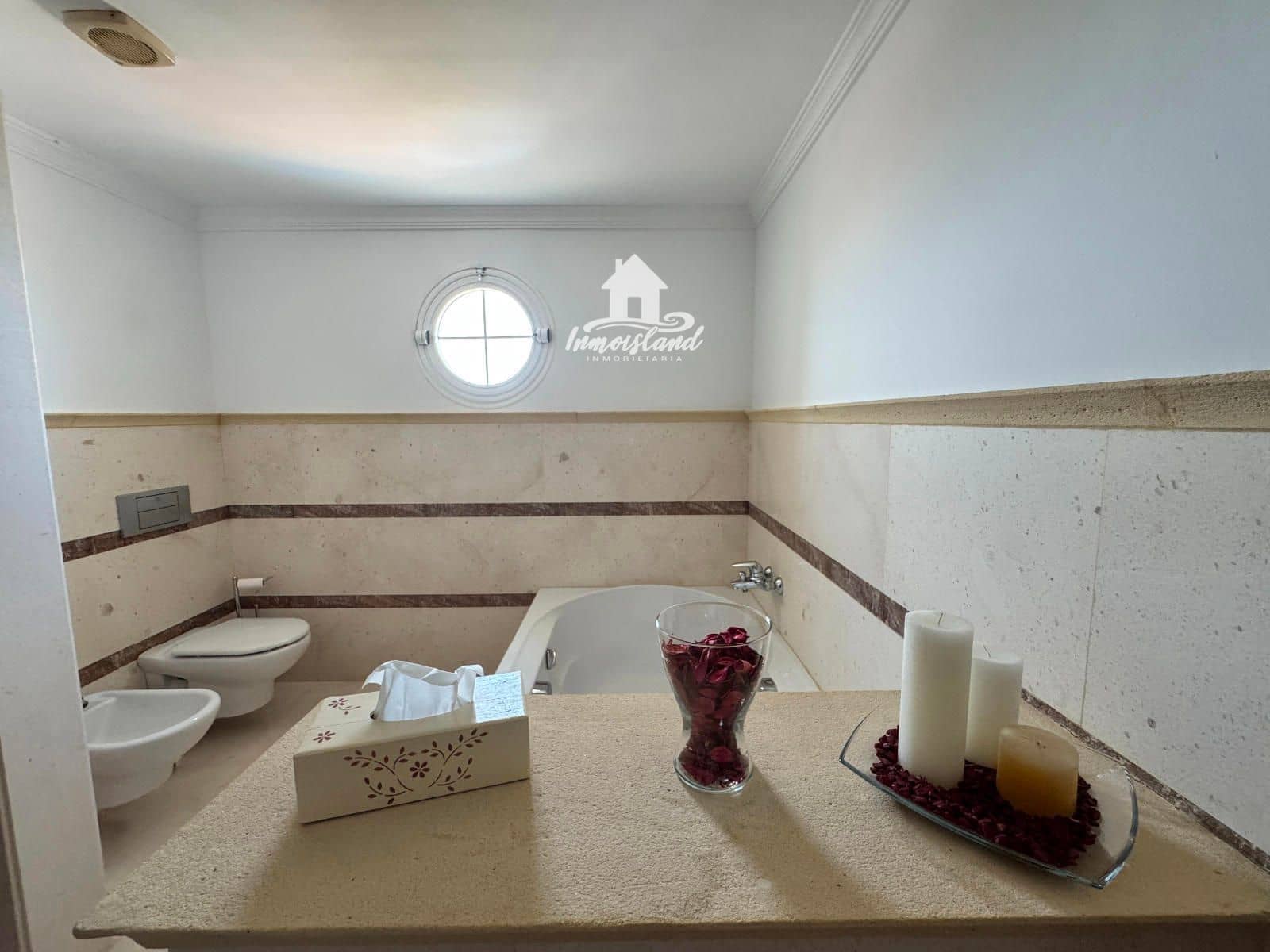 4 soveværelse Villa til salg i Adeje med swimmingpool garage - € 1.750.000 (Ref: 9409991)