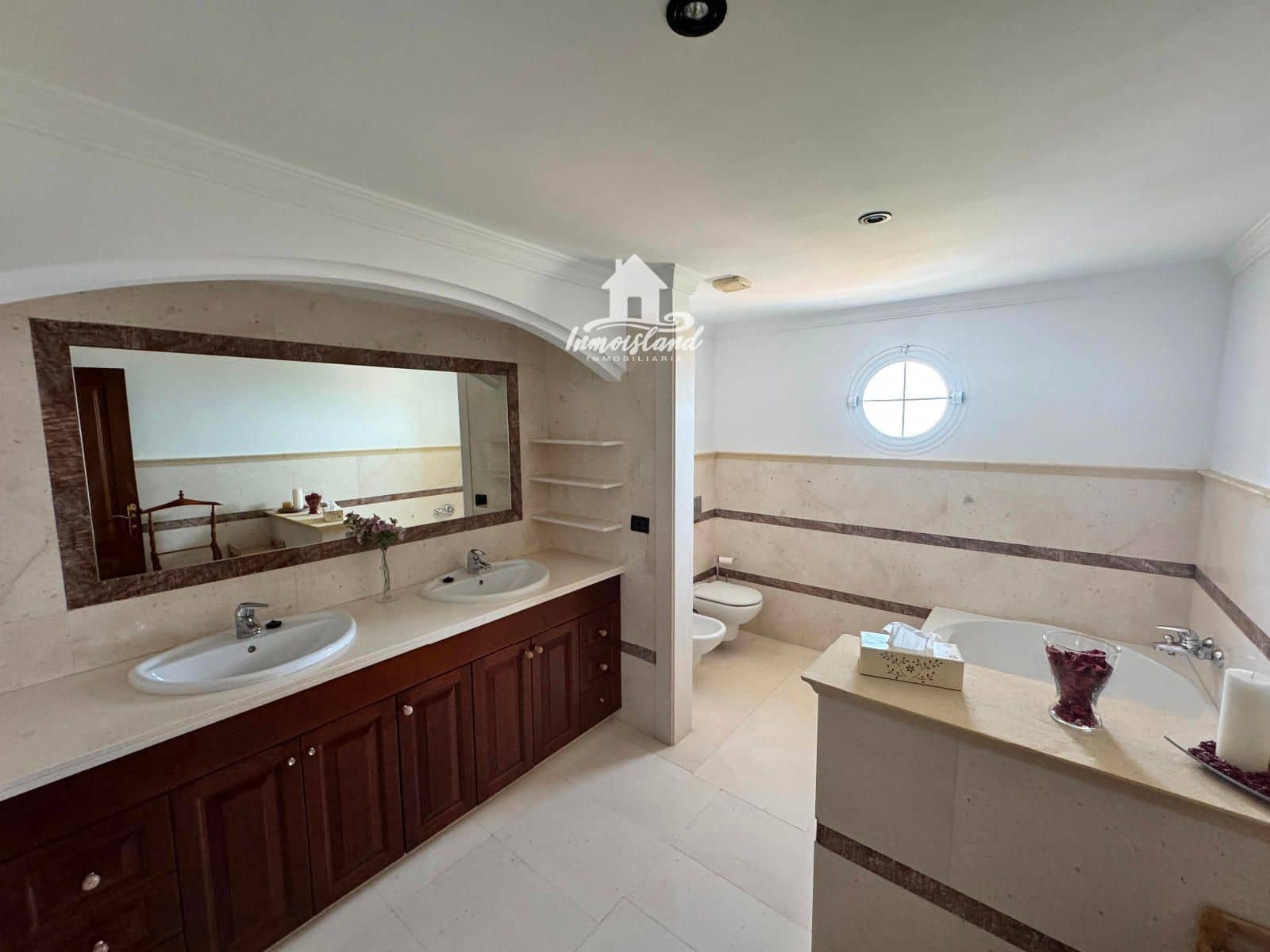 4 soveværelse Villa til salg i Adeje med swimmingpool garage - € 1.750.000 (Ref: 9409991)