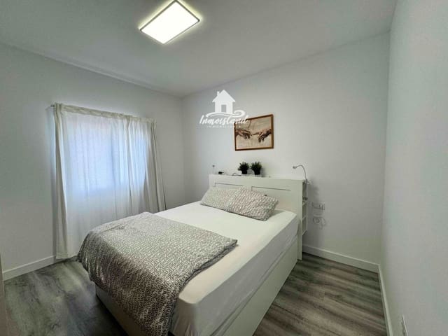 Piso de 2 habitaciones en Arona en venta - 189.000 € (Ref: 9421777)