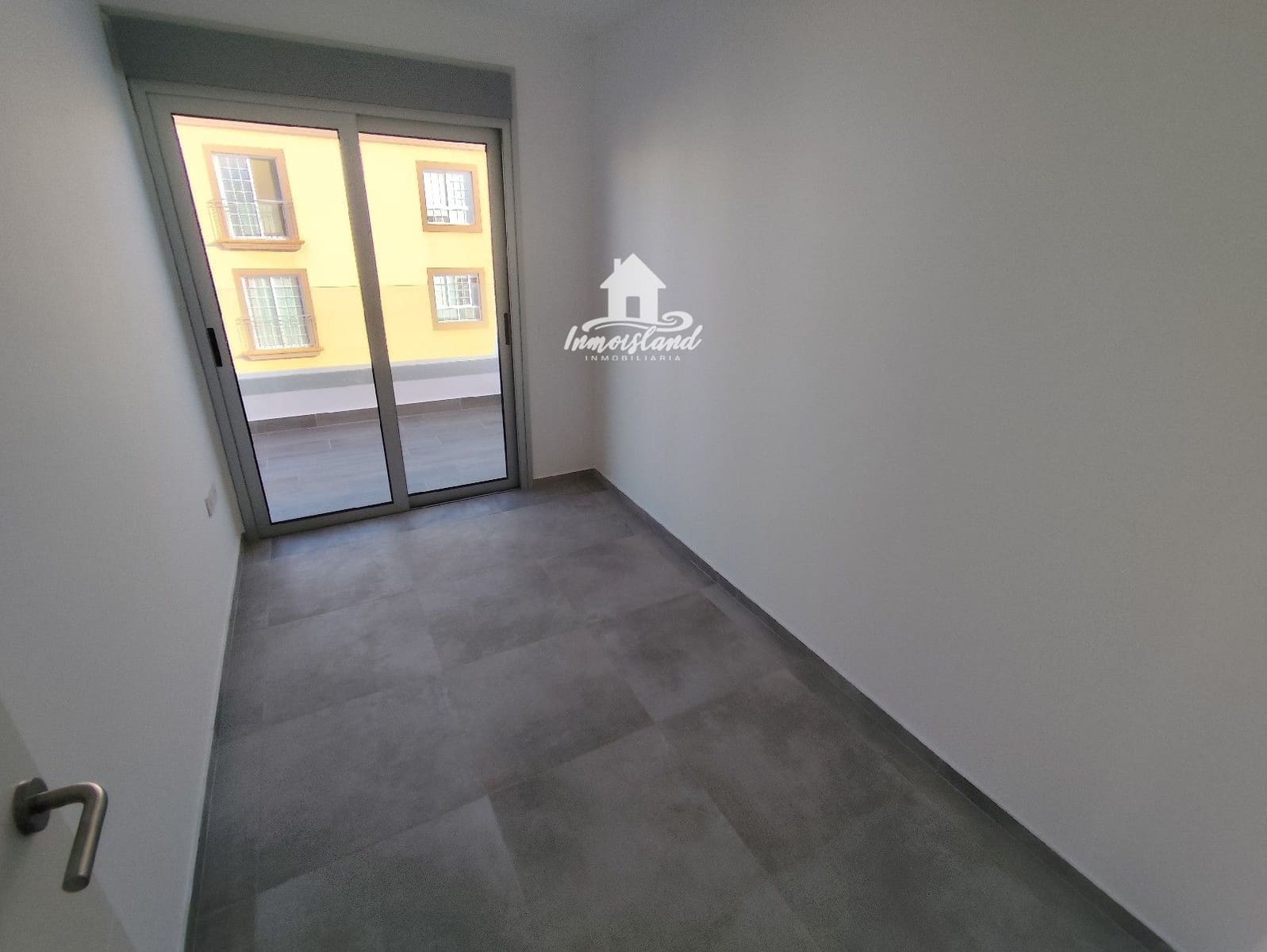 Flat for sale in Los Abrigos - € 330,000 (Ref: 9432378)