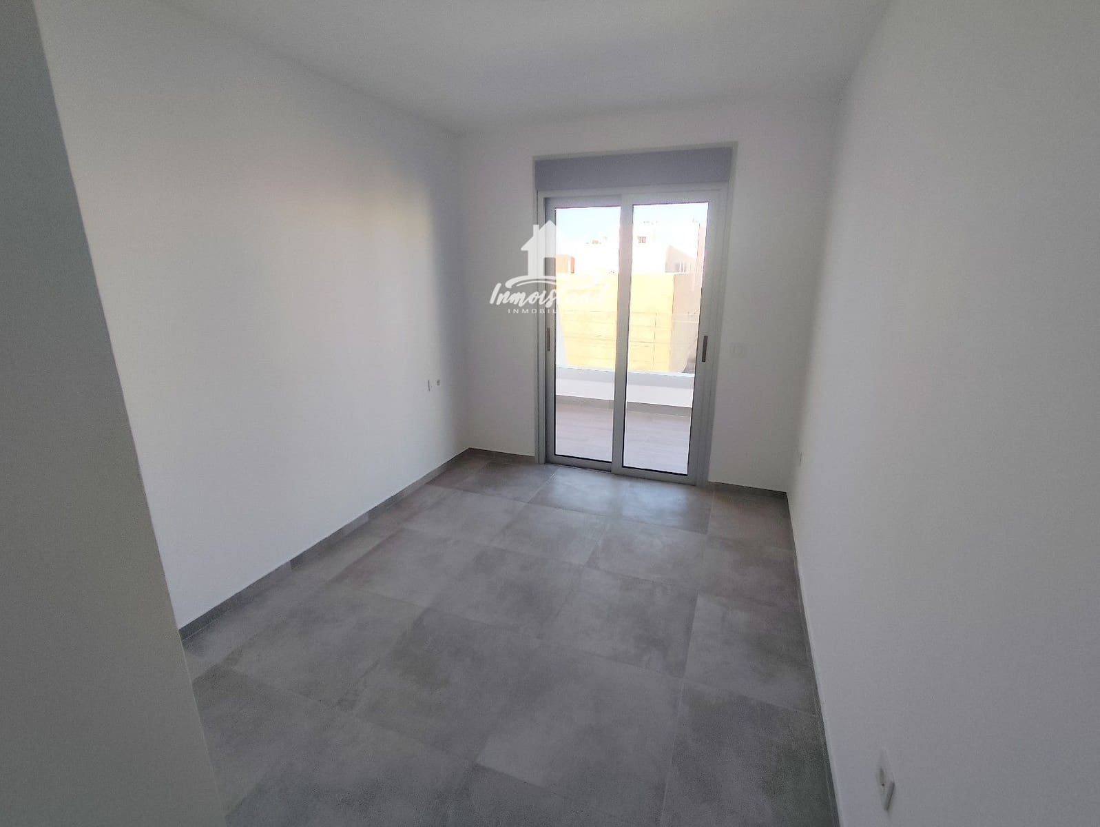 Flat for sale in Los Abrigos - € 330,000 (Ref: 9432378)