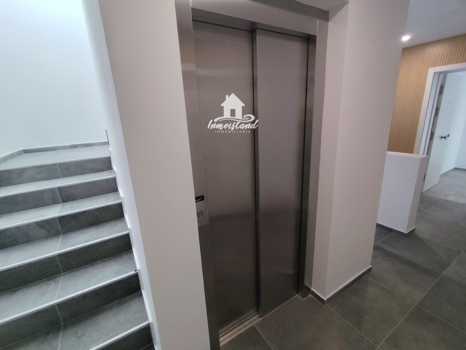 Flat for sale in Los Abrigos - € 330,000 (Ref: 9432378)