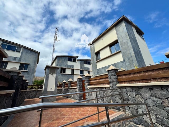 4 bedroom Townhouse for sale in San Miguel de Abona with garage - € 425,000 (Ref: 9432469)