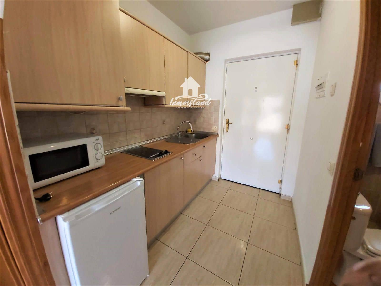 Flat for sale in Costa del Silencio with pool - € 137,000 (Ref: 9451448)