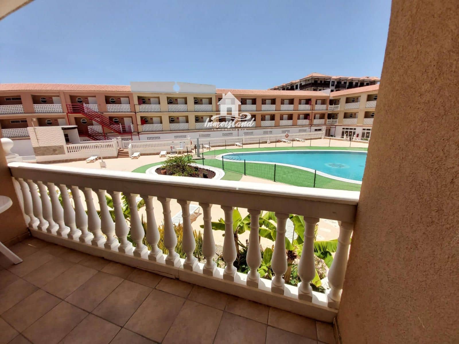 Flat for sale in Costa del Silencio with pool - € 137,000 (Ref: 9451448)
