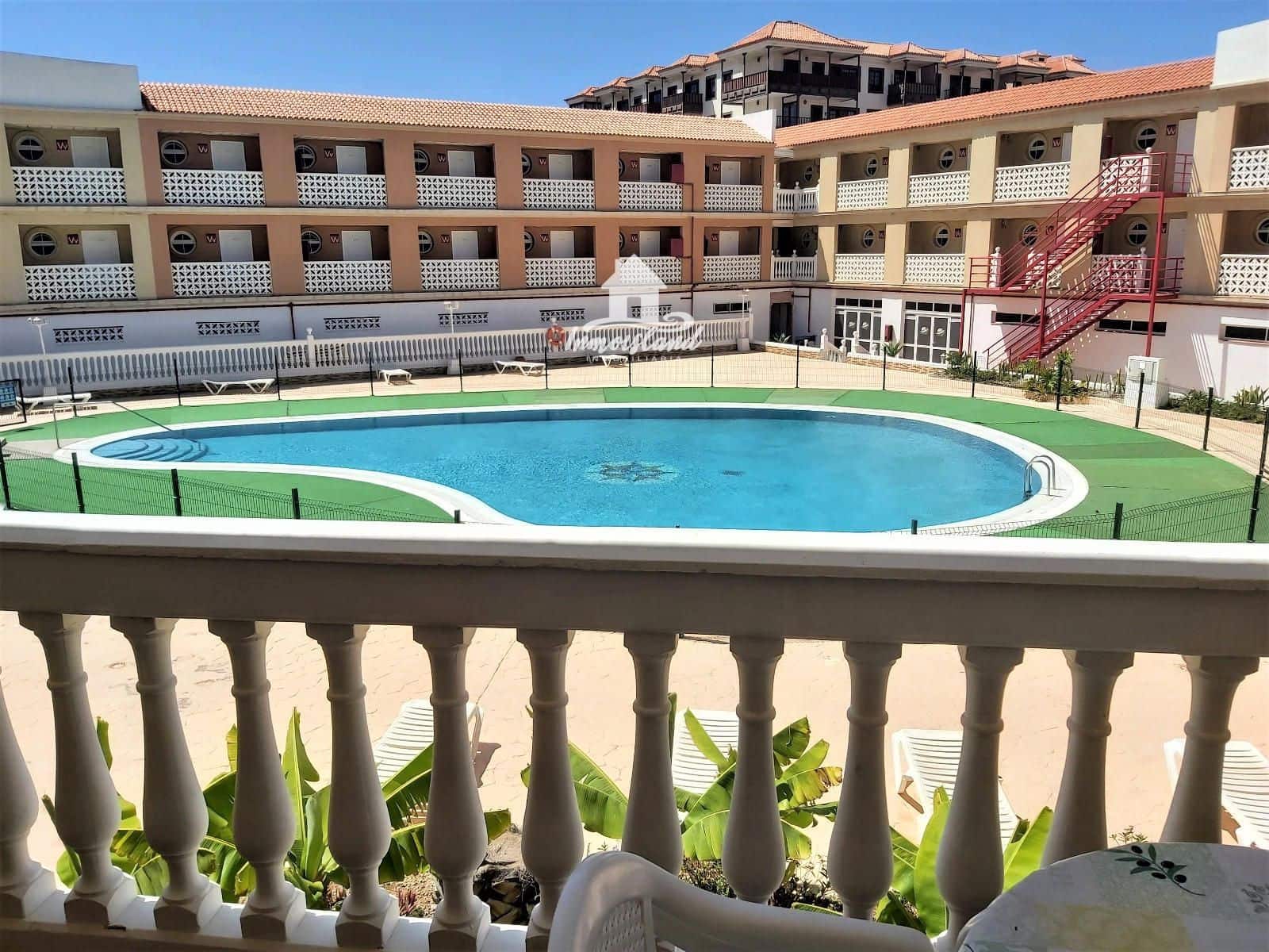 Flat for sale in Costa del Silencio with pool - € 137,000 (Ref: 9451448)