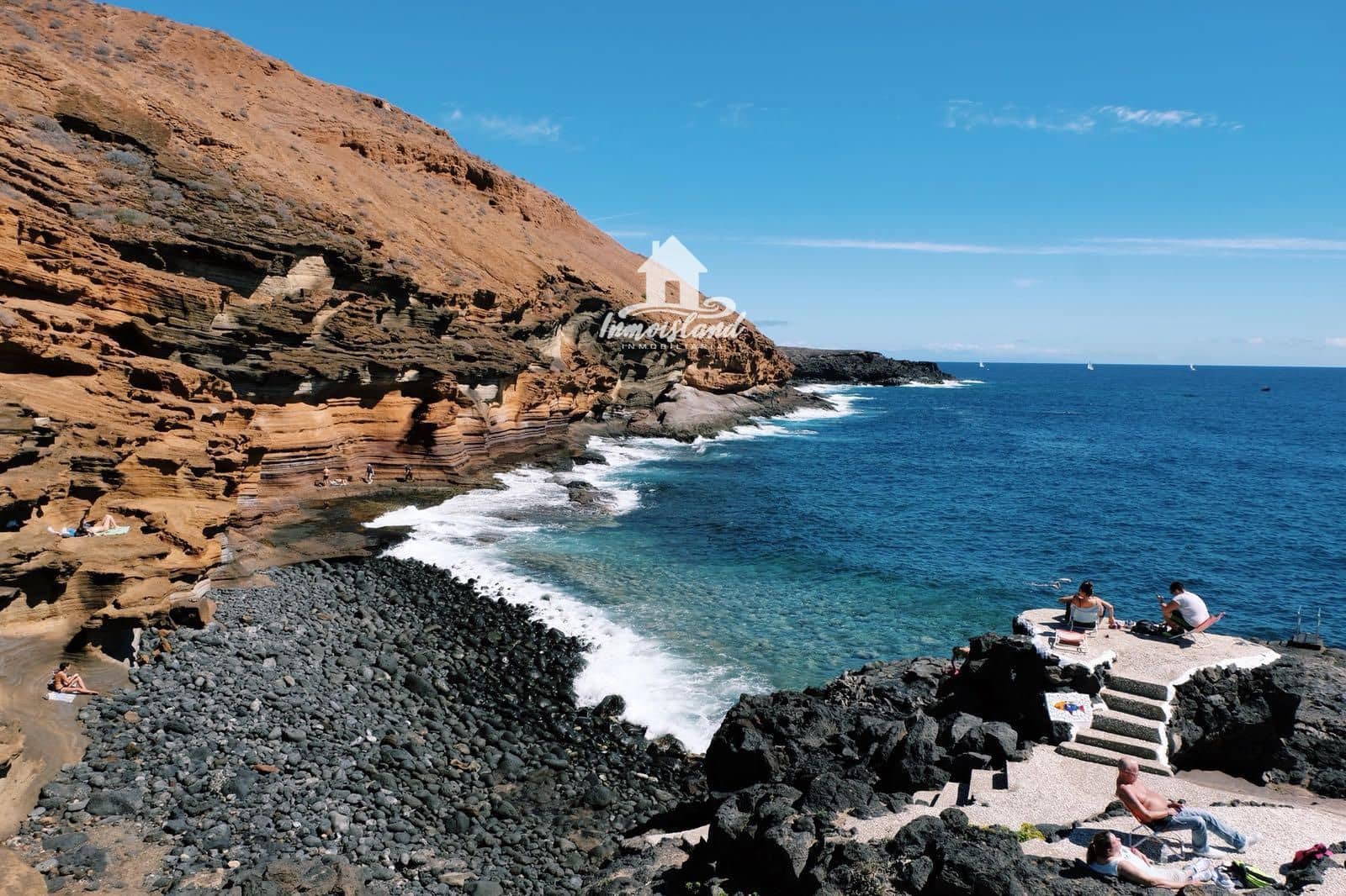 Flat for sale in Costa del Silencio with pool - € 137,000 (Ref: 9451448)