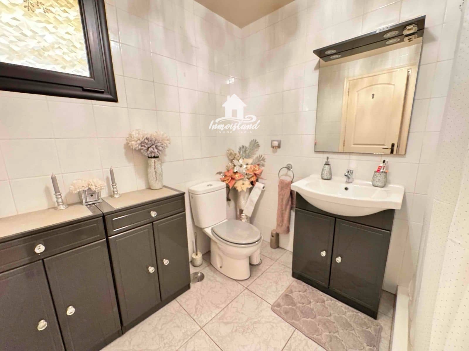 2 bedroom Flat for sale in Arona with garage - € 265,000 (Ref: 9490003)