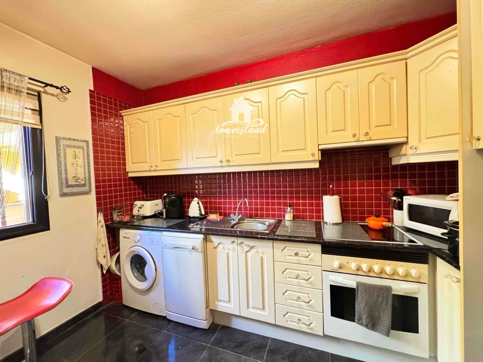 2 bedroom Flat for sale in Arona with garage - € 265,000 (Ref: 9490003)