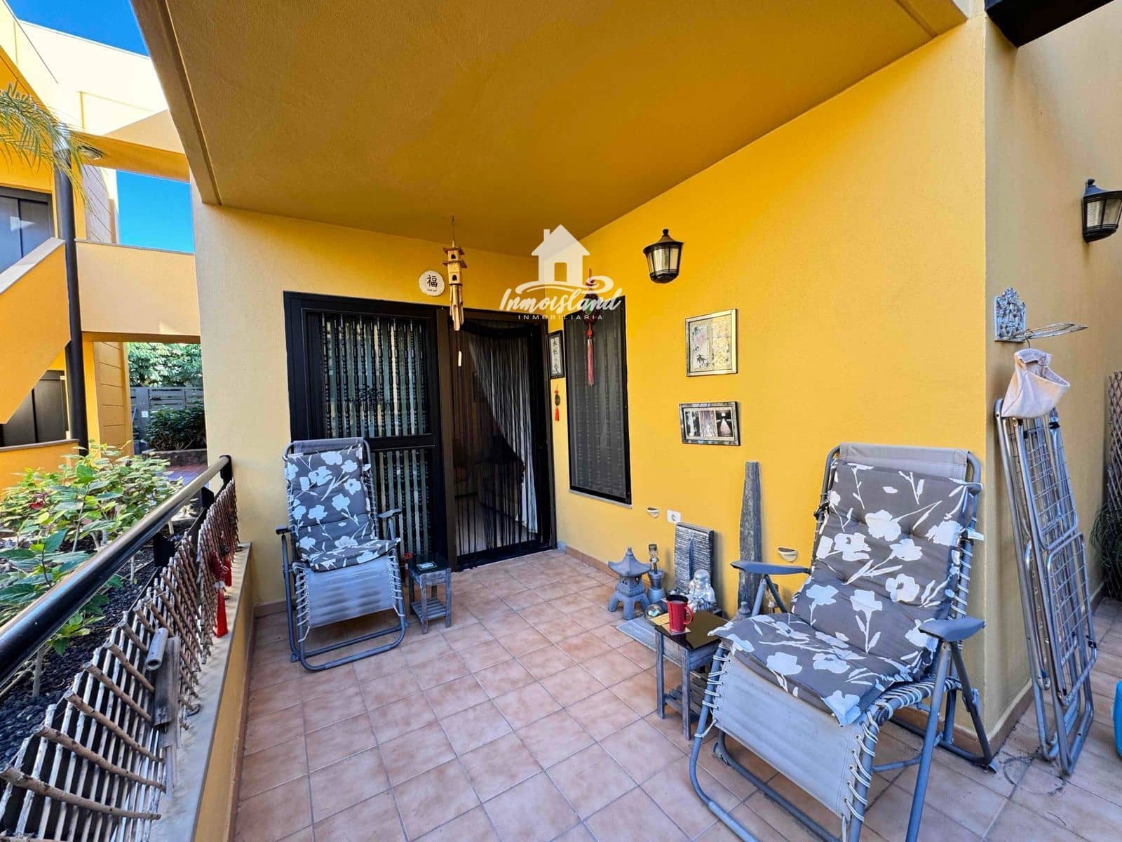 2 bedroom Flat for sale in Arona with garage - € 265,000 (Ref: 9490003)