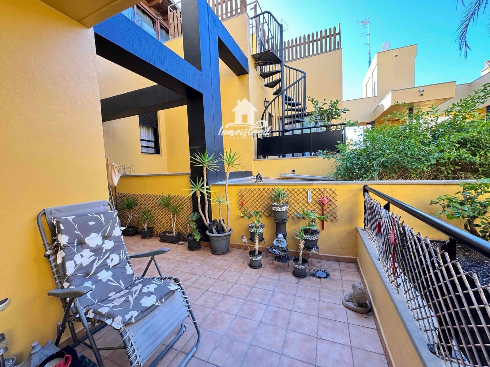 2 bedroom Flat for sale in Arona with garage - € 265,000 (Ref: 9490003)