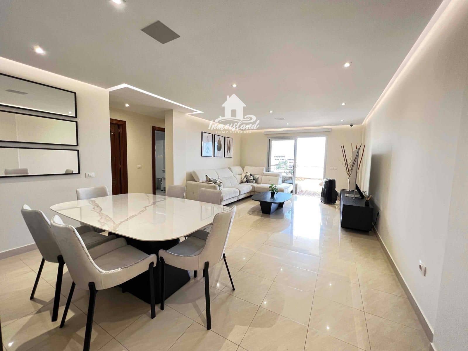 3 bedroom Flat for sale in Playa Paraiso with pool - € 470,000 (Ref: 9726169)