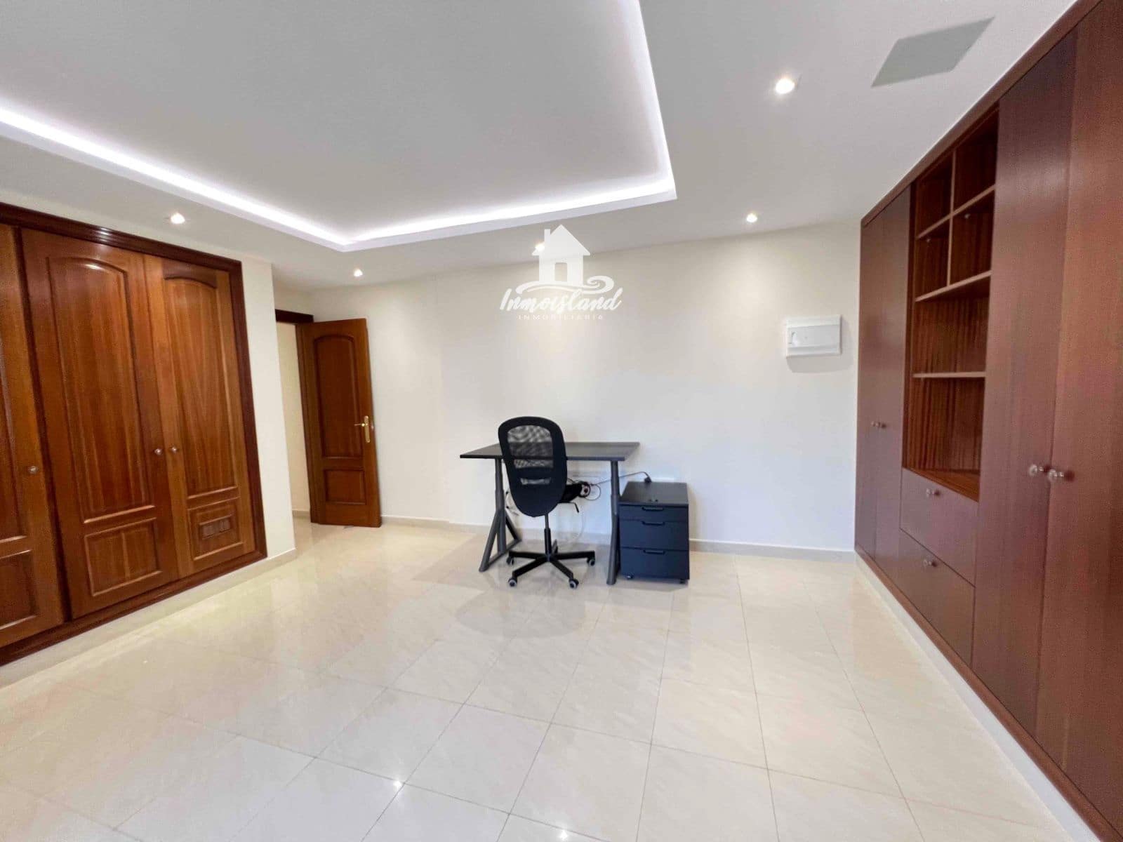 3 bedroom Flat for sale in Playa Paraiso with pool - € 470,000 (Ref: 9726169)