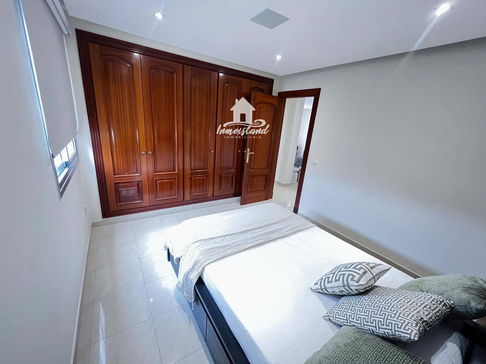 3 bedroom Flat for sale in Playa Paraiso with pool - € 470,000 (Ref: 9726169)