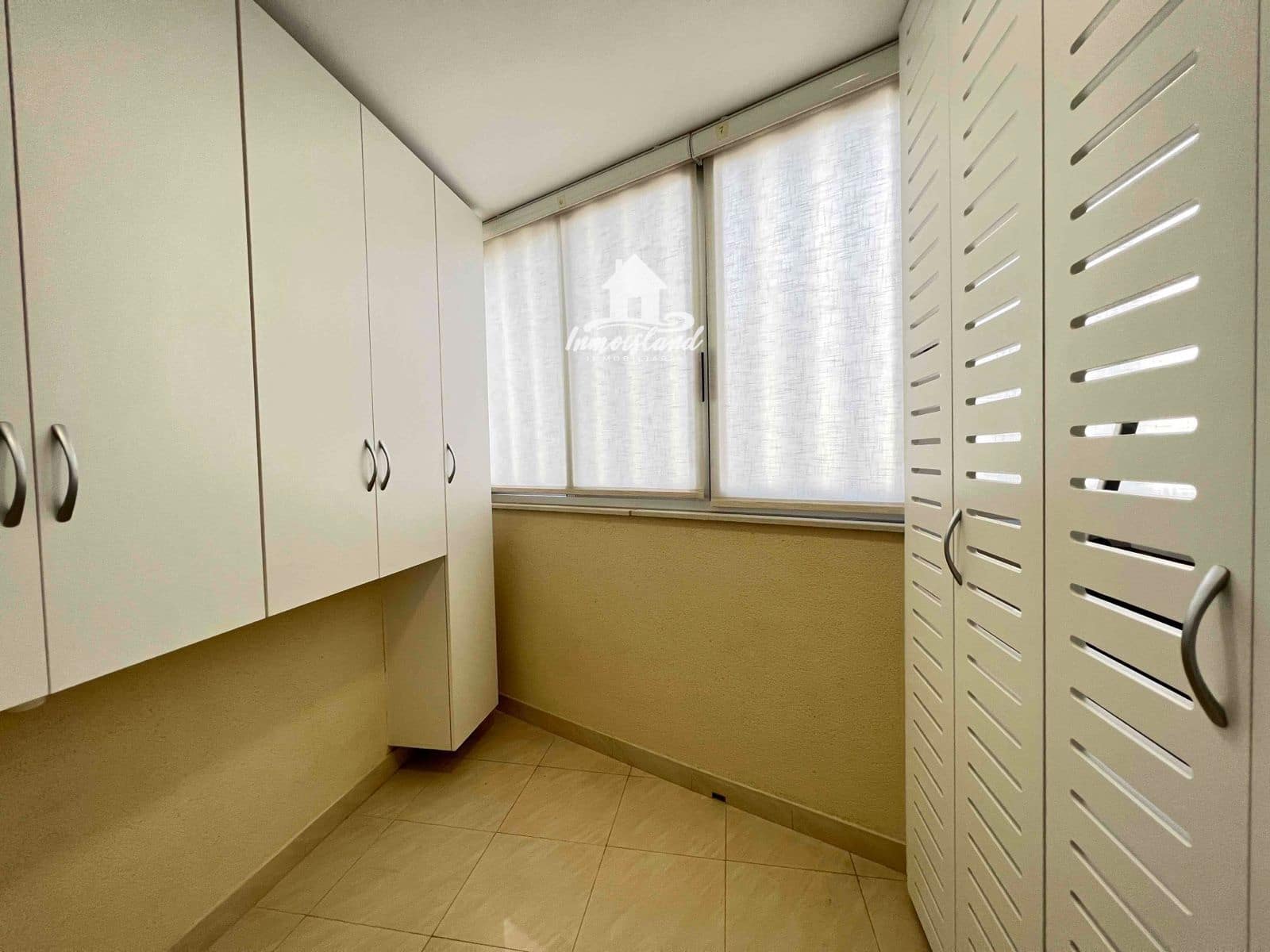 3 bedroom Flat for sale in Playa Paraiso with pool - € 470,000 (Ref: 9726169)