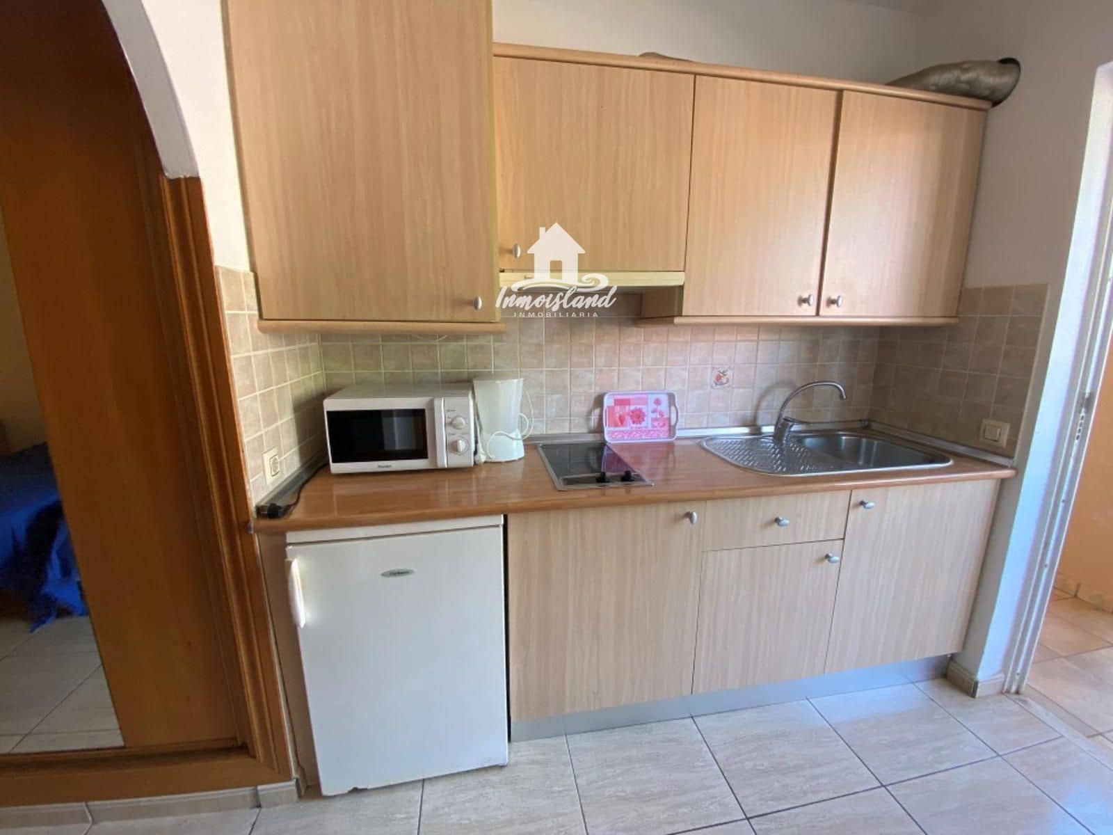 Flat for sale in Costa del Silencio with pool - € 145,000 (Ref: 9789887)