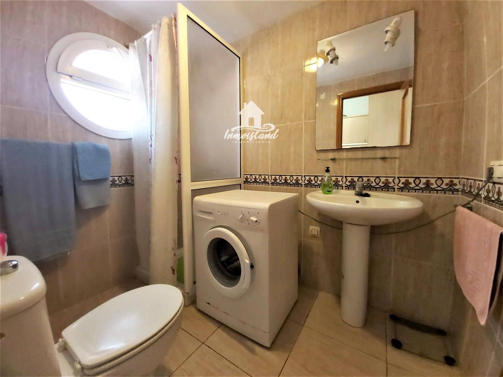 Flat for sale in Costa del Silencio with pool - € 145,000 (Ref: 9789887)