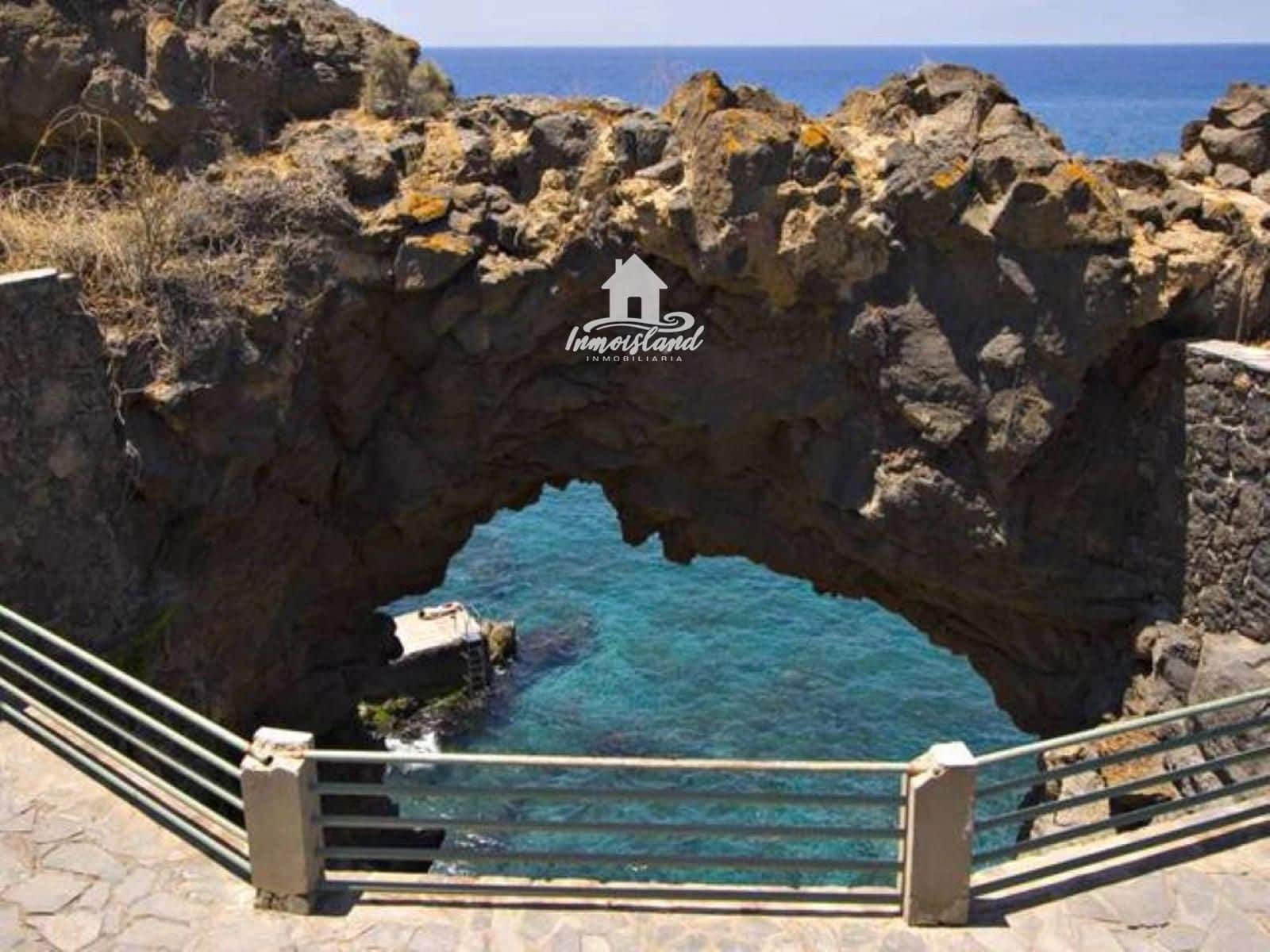 Flat for sale in Costa del Silencio with pool - € 145,000 (Ref: 9789887)