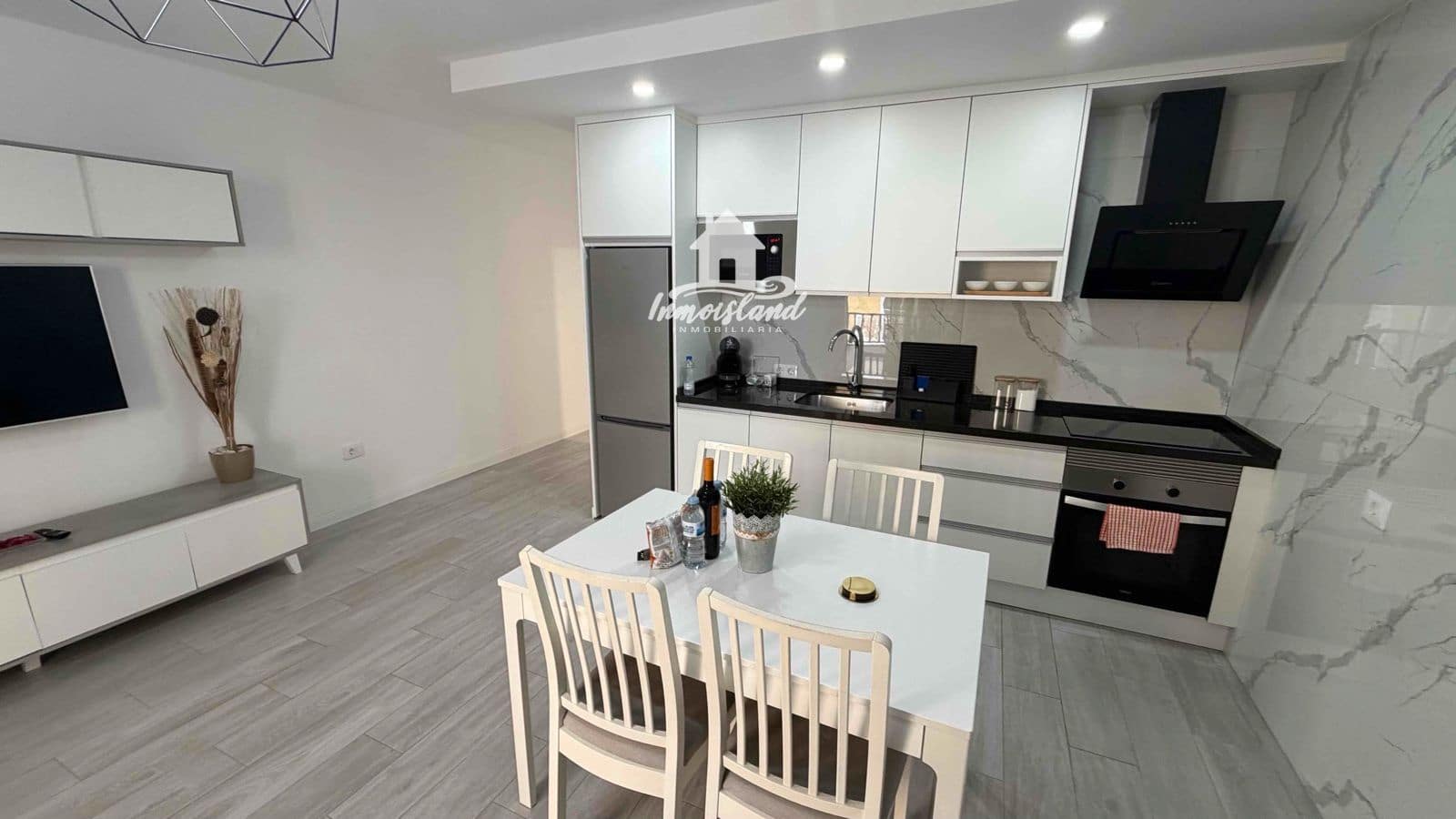 2 sypialnia Mieszkanie do wynajęcia w Playa San Juan - 1 300 € (Ref: 9793513)