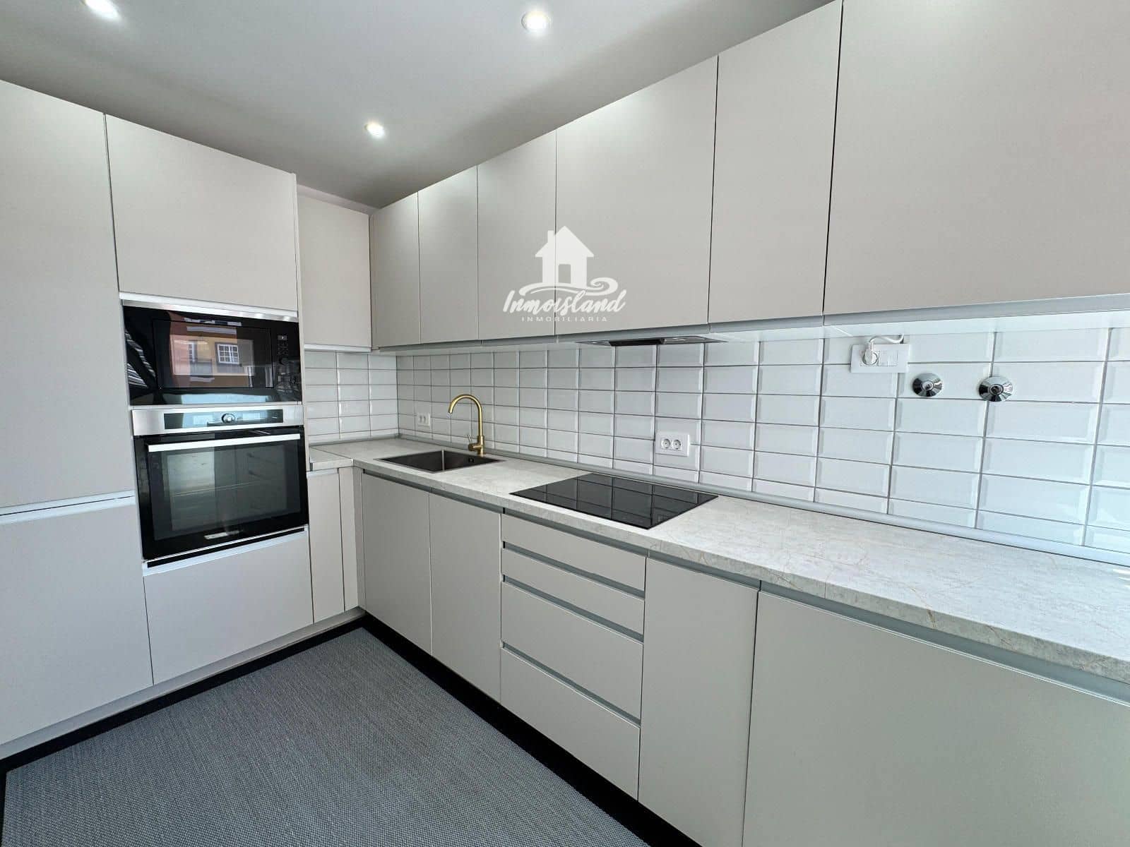 2 soverom Leilighet til leie i Adeje med garasje - € 1 500 (Ref: 9802975)