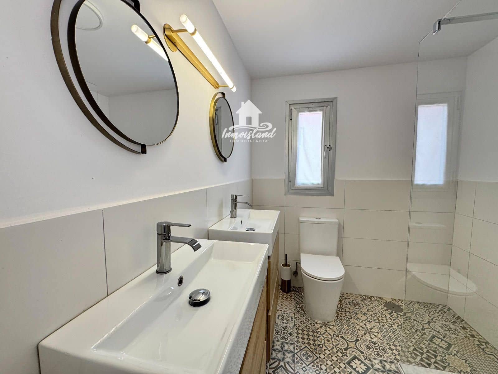 2 soverom Leilighet til leie i Adeje med garasje - € 1 500 (Ref: 9802975)