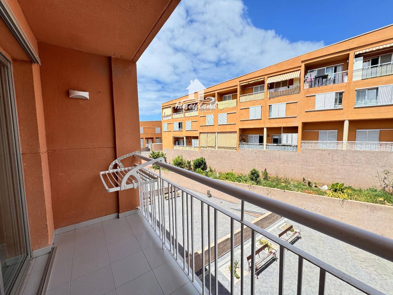 2 soverom Leilighet til leie i Adeje med garasje - € 1 500 (Ref: 9802975)