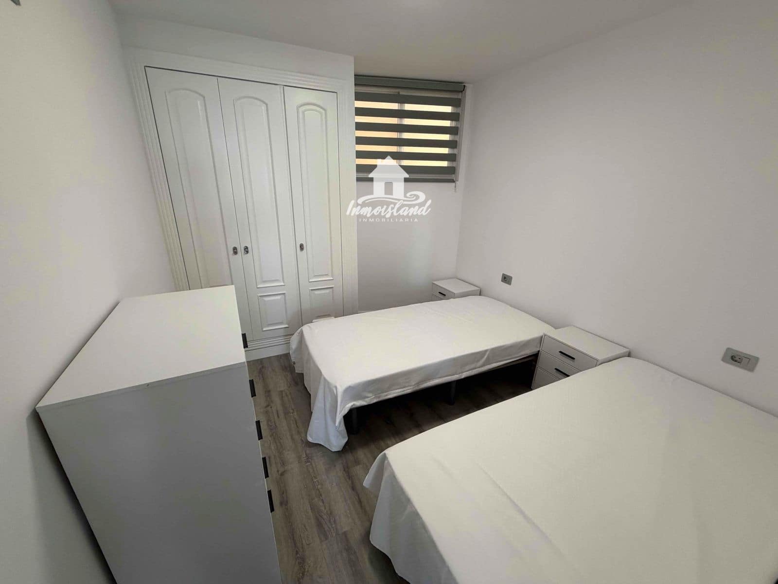 2 bedroom Flat for sale in Playa Paraiso with pool - € 335,000 (Ref: 9823262)