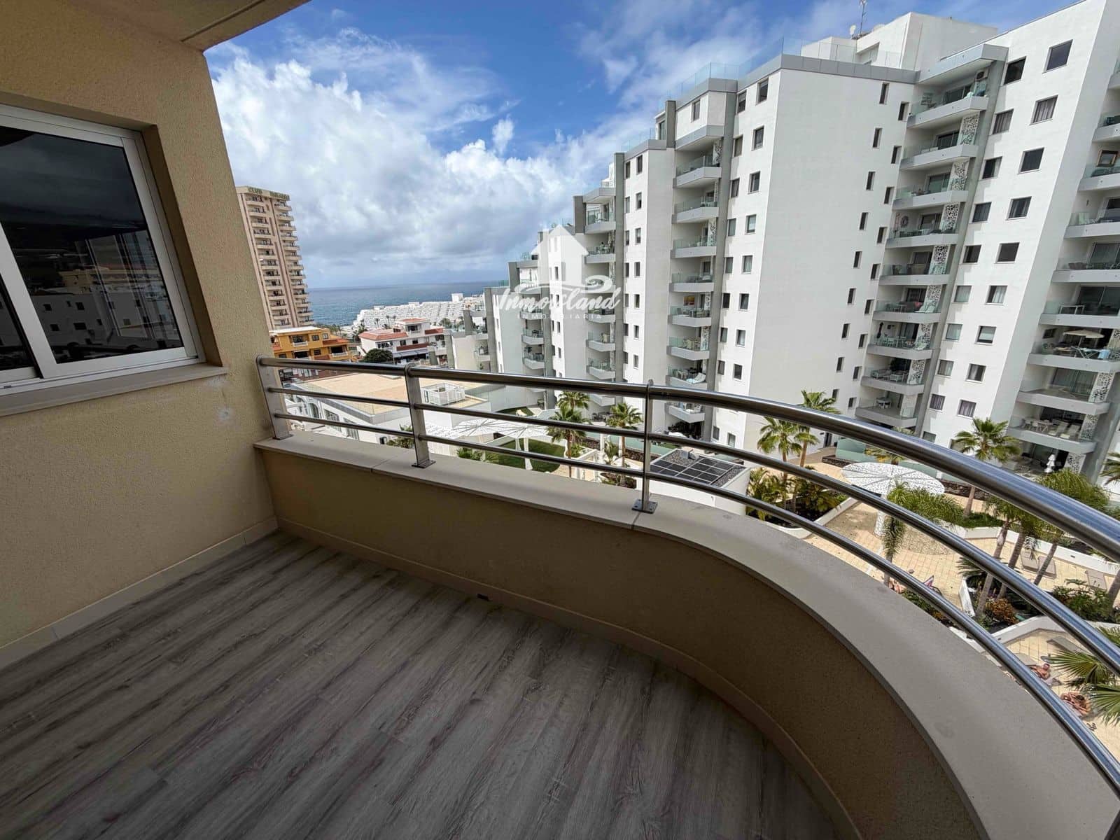 2 bedroom Flat for sale in Playa Paraiso with pool - € 335,000 (Ref: 9823262)
