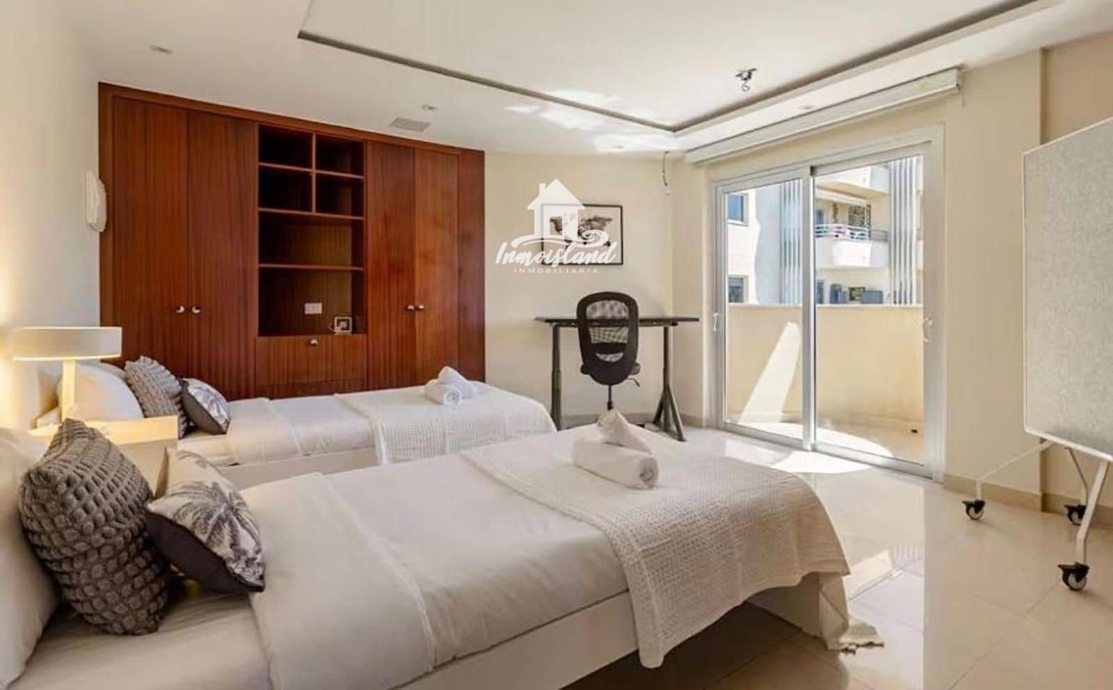 3 sovrum Lägenhet att hyra i Playa Paraiso med pool - 2 600 € (Ref: 9832776)