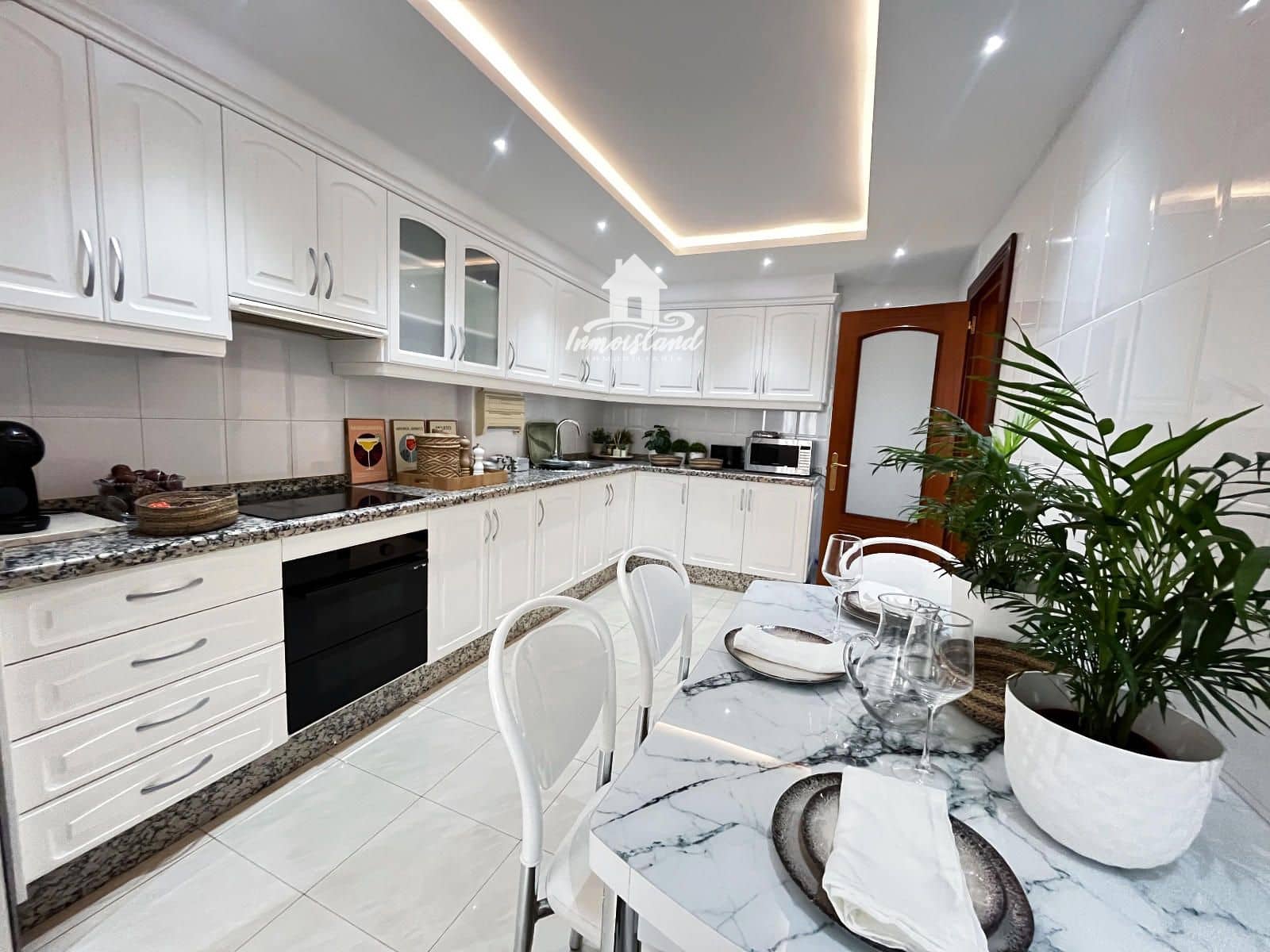 3 sovrum Lägenhet att hyra i Playa Paraiso med pool - 2 600 € (Ref: 9832776)